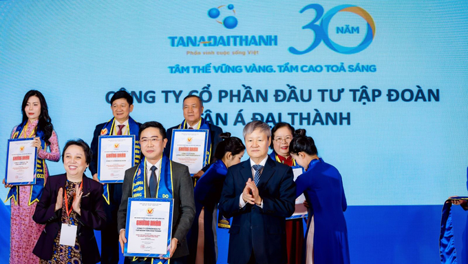 Tân Á Đại Thành gần 20 năm liên tục được tôn vinh “Hàng Việt Nam chất lượng cao”