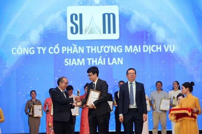 Viện thẩm mỹ Siam Thailand đoạt cúp vàng Asean cho dịch vụ hút mỡ cấy mông