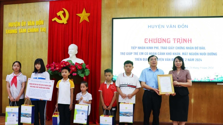 Huyện đảo Quảng Ninh tổ chức trợ giúp trẻ em có hoàn cảnh khó khăn, mất nguồn nuôi dưỡng